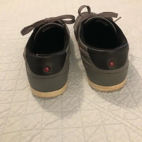 Lacoste Dreyfus leather boat shoe sneaker. Size 8.5.