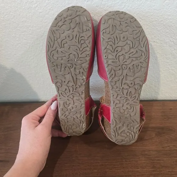L'Artiste Poppiri Perforated Wedges Sz 40 (US 9.5)