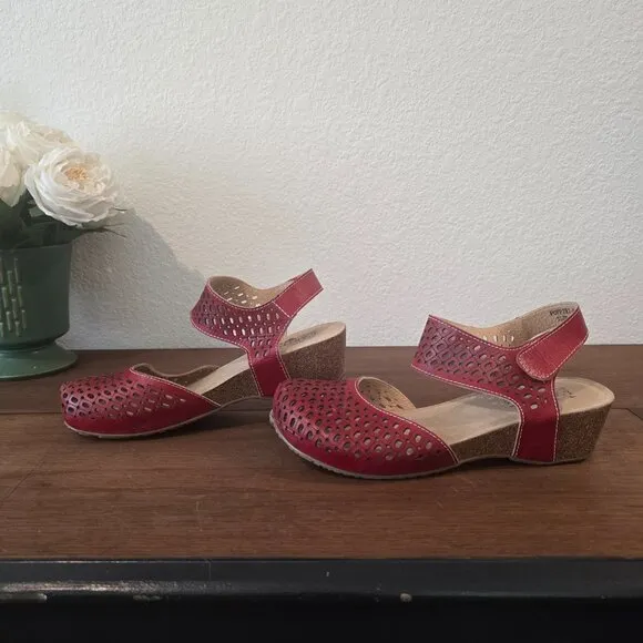 L'Artiste Poppiri Perforated Wedges Sz 40 (US 9.5)