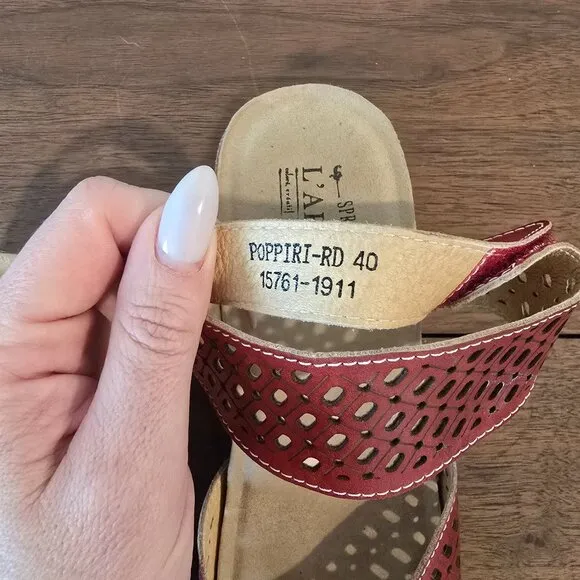 L'Artiste Poppiri Perforated Wedges Sz 40 (US 9.5)