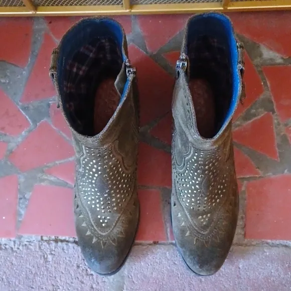 L'Artiste - Sarita Spring Step Green Suede Leather Western/Boho Boots EUC