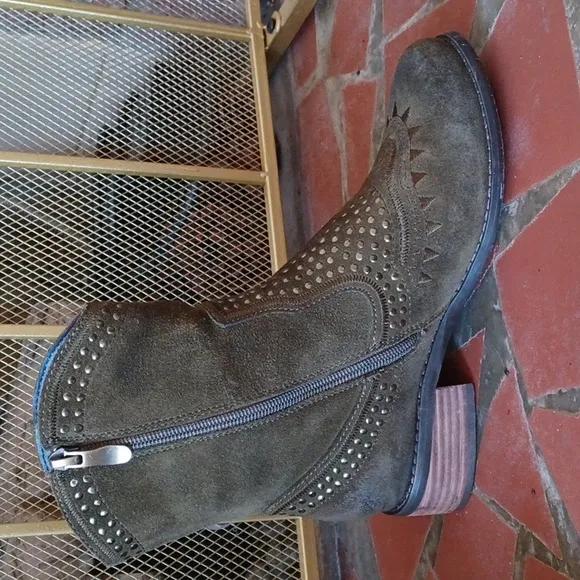 L'Artiste - Sarita Spring Step Green Suede Leather Western/Boho Boots EUC