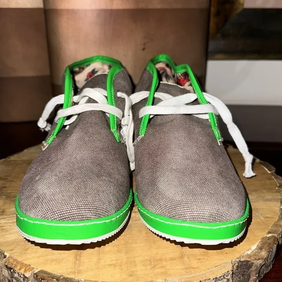 Le Crown *NWOT* Men’s Canvas Chukka Shoe
