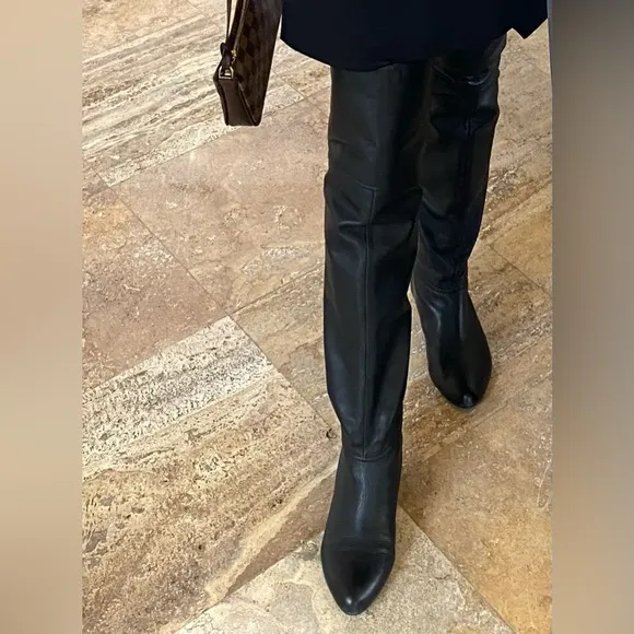 Leather Over-The-Knee flat heel Boots. Pull on. aee black. size 6