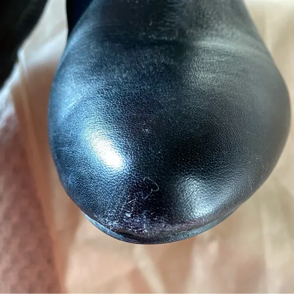 Leather Over-The-Knee flat heel Boots. Pull on. aee black. size 6