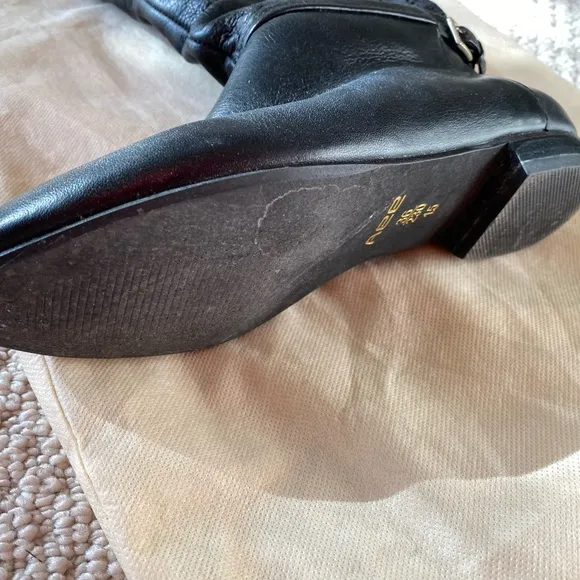 Leather Over-The-Knee flat heel Boots. Pull on. aee black. size 6