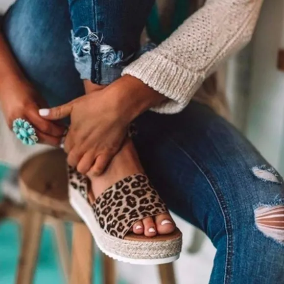 Leopard Print Flat Wedges 🎉 HOST PICK 🎉