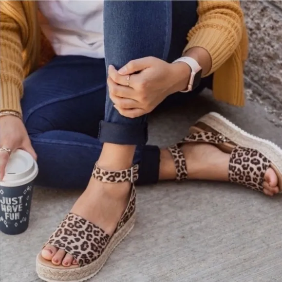 Leopard Print Flat Wedges 🎉 HOST PICK 🎉