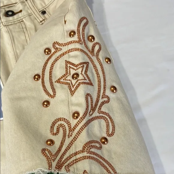 Levi's 501 '93 Cut Off Rodeo Boots Shorts in Ecru Unisex NWT