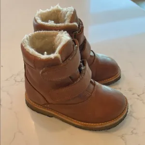 Light Brown Ankle High Boots with Plush Lining