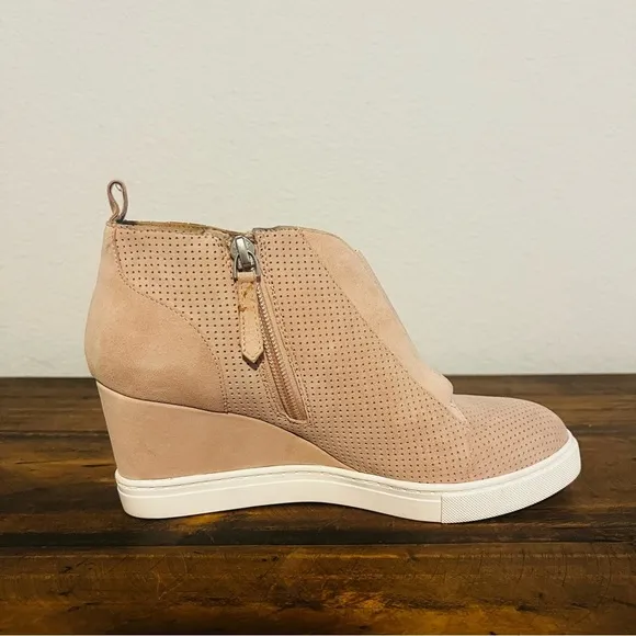 LINEA PAOLO Dusty Pink Felicia Wedge Sneaker. Size 6.5.