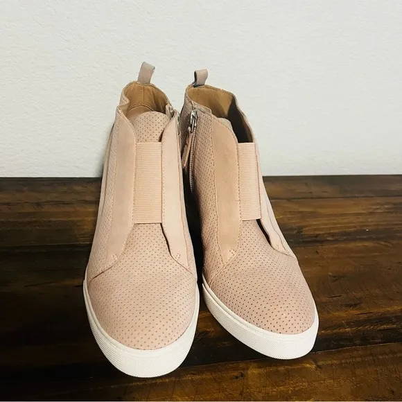 LINEA PAOLO Dusty Pink Felicia Wedge Sneaker. Size 6.5.