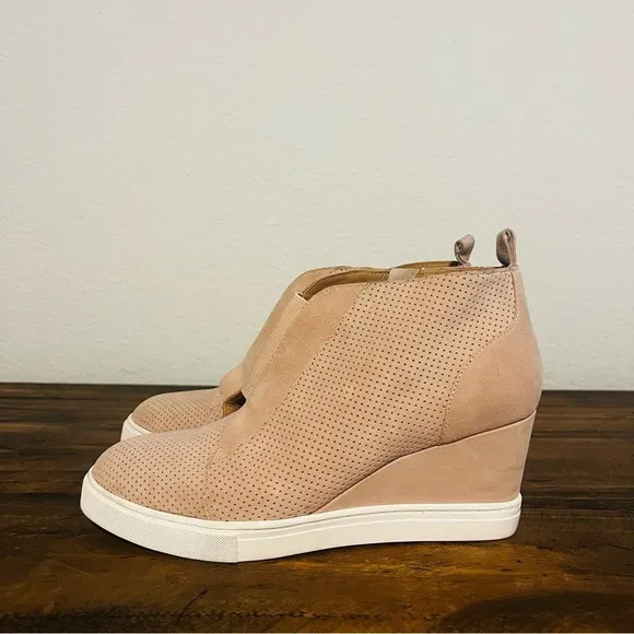 LINEA PAOLO Dusty Pink Felicia Wedge Sneaker. Size 6.5.