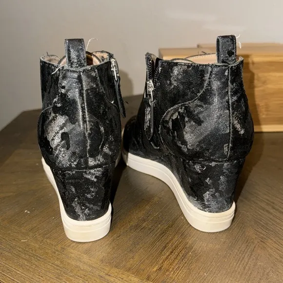Linea Paolo Textured Sneaker Wedges (G459)