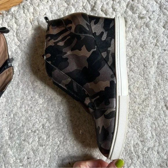 LINEA PAOLO  (Women) Metalic Leather Camo Felicia III Wedge Sneakers Size 11M