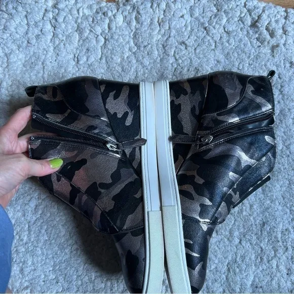LINEA PAOLO  (Women) Metalic Leather Camo Felicia III Wedge Sneakers Size 11M