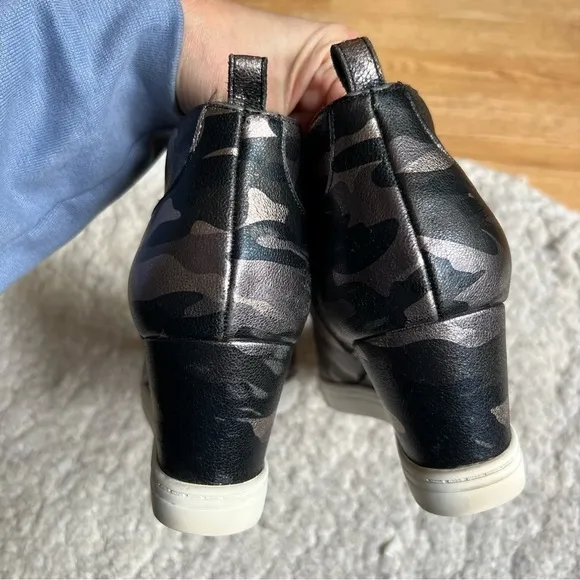 LINEA PAOLO  (Women) Metalic Leather Camo Felicia III Wedge Sneakers Size 11M