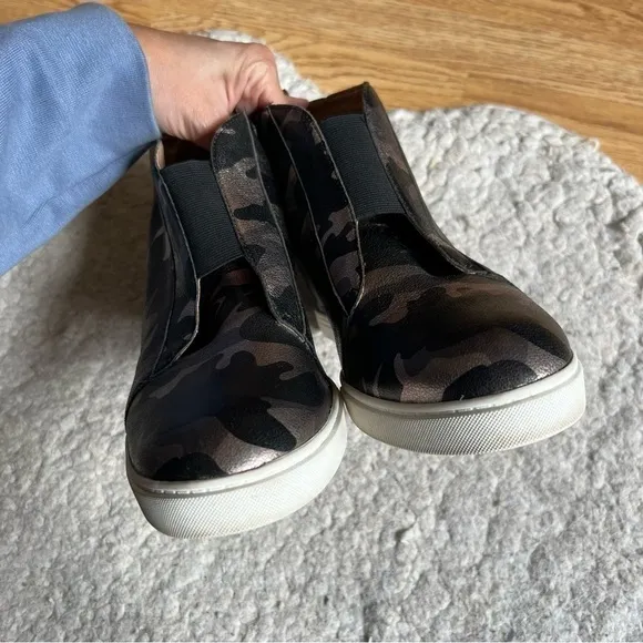 LINEA PAOLO  (Women) Metalic Leather Camo Felicia III Wedge Sneakers Size 11M