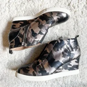 LINEA PAOLO  (Women) Metalic Leather Camo Felicia III Wedge Sneakers Size 11M