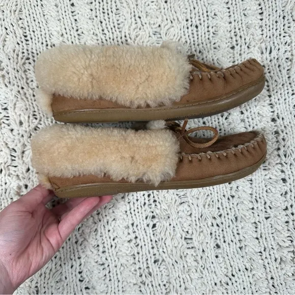 L.L. Bean Wicked Good Genuine Leather and Lamb Shearling Moccasins Womens SZ 8