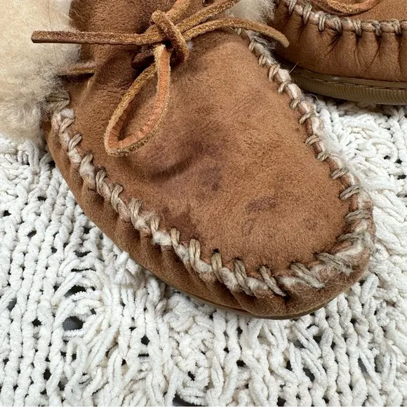 L.L. Bean Wicked Good Genuine Leather and Lamb Shearling Moccasins Womens SZ 8