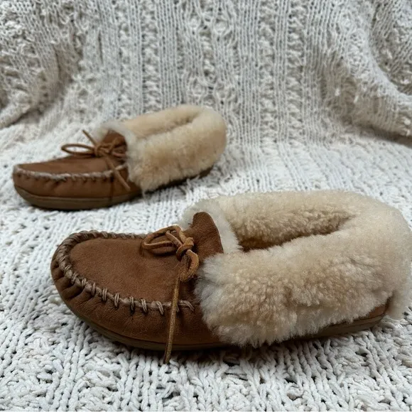 L.L. Bean Wicked Good Genuine Leather and Lamb Shearling Moccasins Womens SZ 8