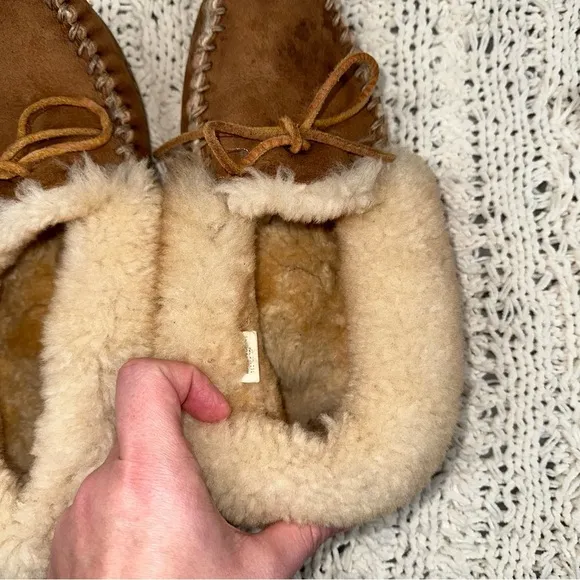 L.L. Bean Wicked Good Genuine Leather and Lamb Shearling Moccasins Womens SZ 8