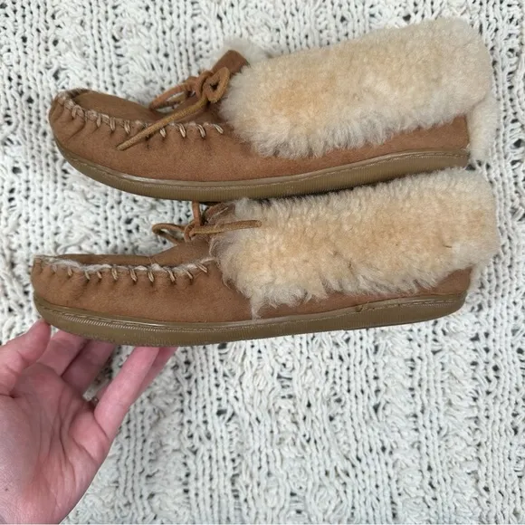 L.L. Bean Wicked Good Genuine Leather and Lamb Shearling Moccasins Womens SZ 8