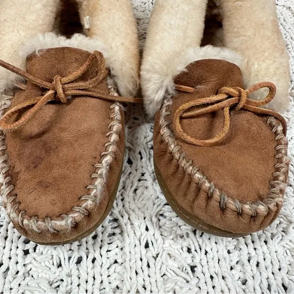 L.L. Bean Wicked Good Genuine Leather and Lamb Shearling Moccasins Womens SZ 8