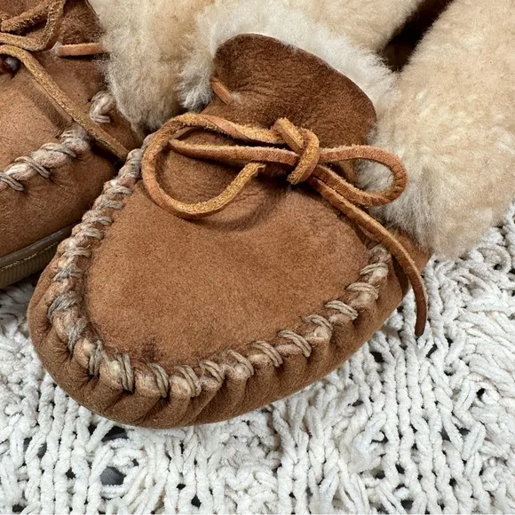 L.L. Bean Wicked Good Genuine Leather and Lamb Shearling Moccasins Womens SZ 8