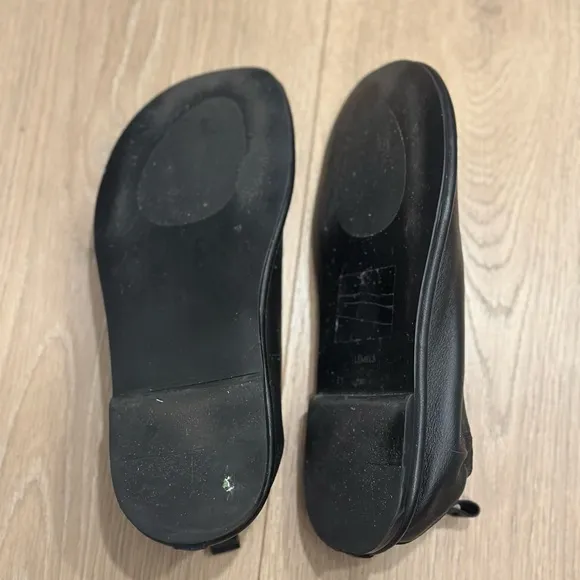 LÉMÉLS Leather Ballerina Flats in Black