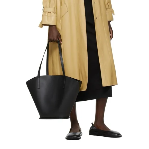 LÉMÉLS Leather Ballerina Flats in Black