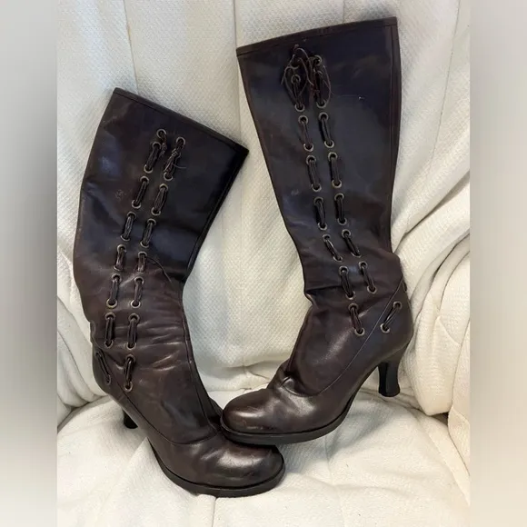 Lobe leather boots