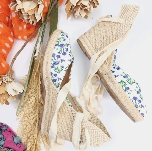 LOFT White Blue Floral Espadrille Wedges Sz 6