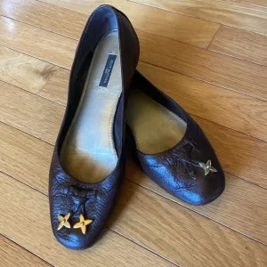 LOUIS VUITTON BALLET FLATS / BROWN LEATHER WITH TASSEL AND LOGO CHARM si…