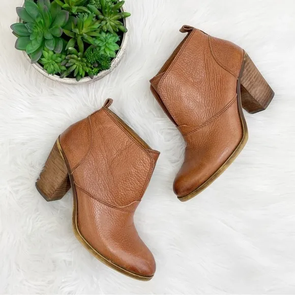 Lucky Brand Boho Brown Leather Distressed Ehllen Heeled Ankle Boots Size 9