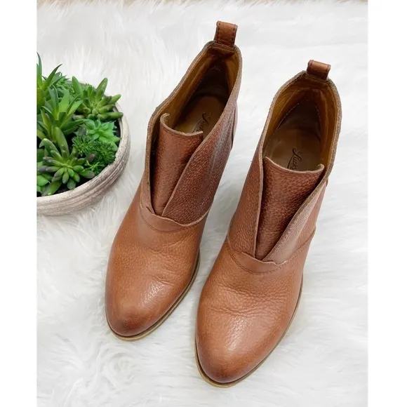 Lucky Brand Boho Brown Leather Distressed Ehllen Heeled Ankle Boots Size 9