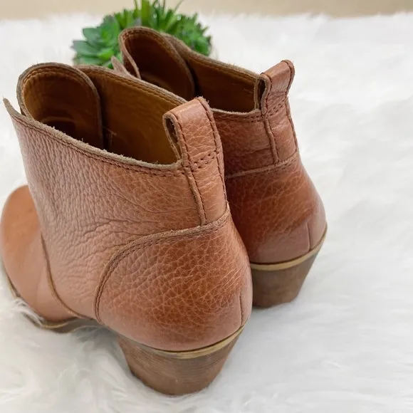 Lucky Brand Boho Brown Leather Distressed Ehllen Heeled Ankle Boots Size 9