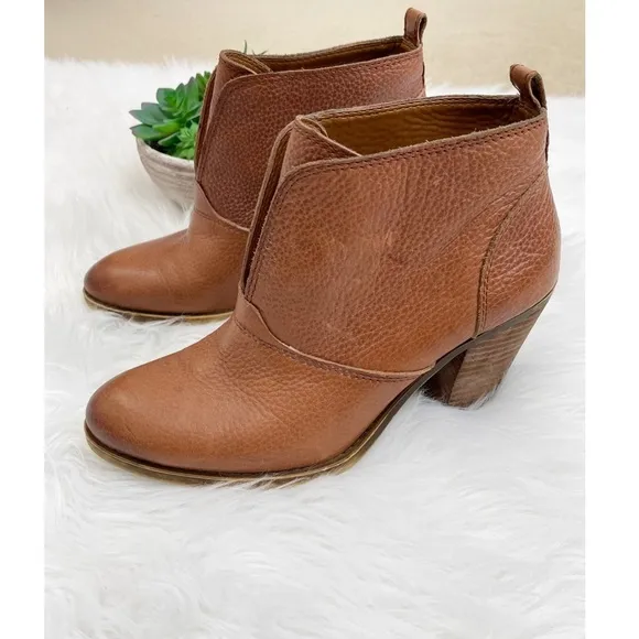 Lucky Brand Boho Brown Leather Distressed Ehllen Heeled Ankle Boots Size 9