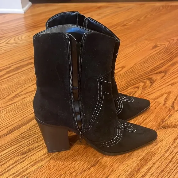 Lulus Woman’s Black Heeled Boots Size 6