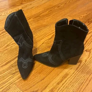 Lulus Woman’s Black Heeled Boots Size 6