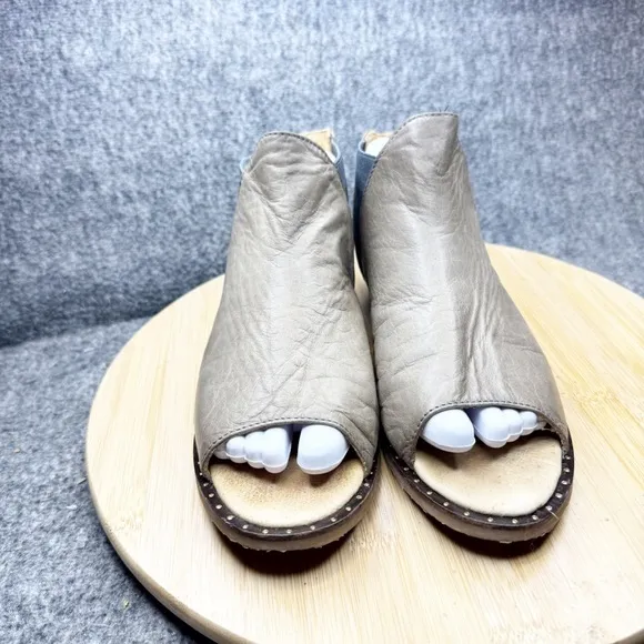 Luxe De Leon Women’s Peep Toe Leather Taupe Shoes Sz 7.5