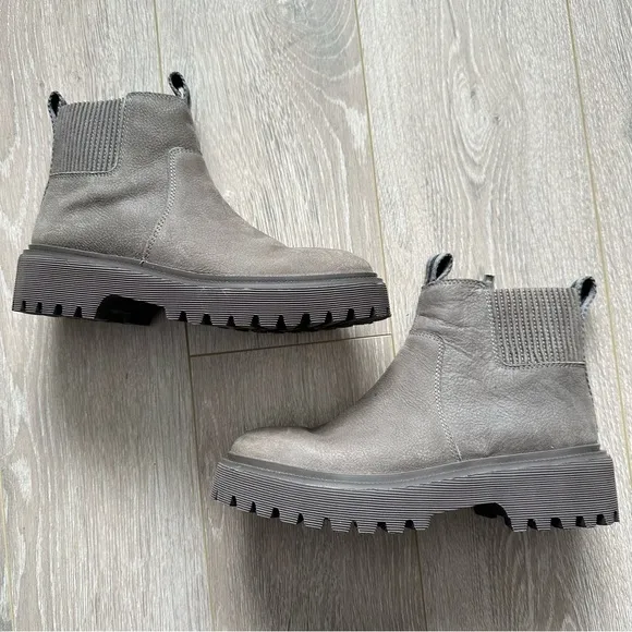 Madewell Boots Shoes The Henry Lugsole Boot in Nubuck Coastal Granite 7.5