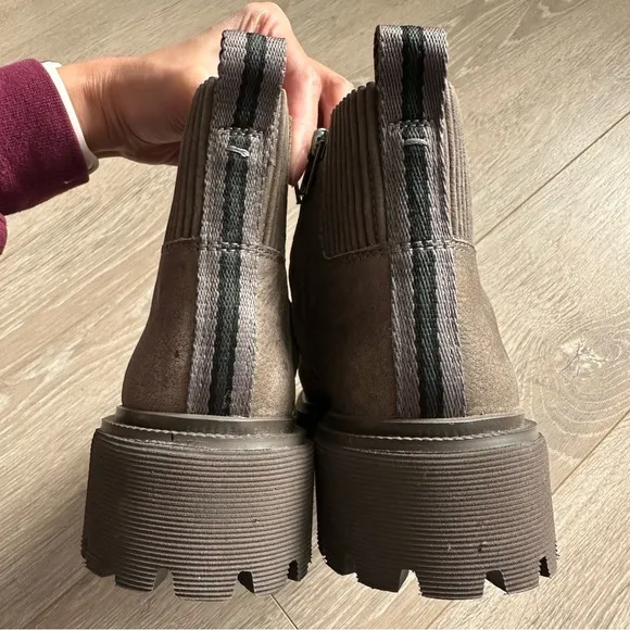Madewell Boots Shoes The Henry Lugsole Boot in Nubuck Coastal Granite 7.5
