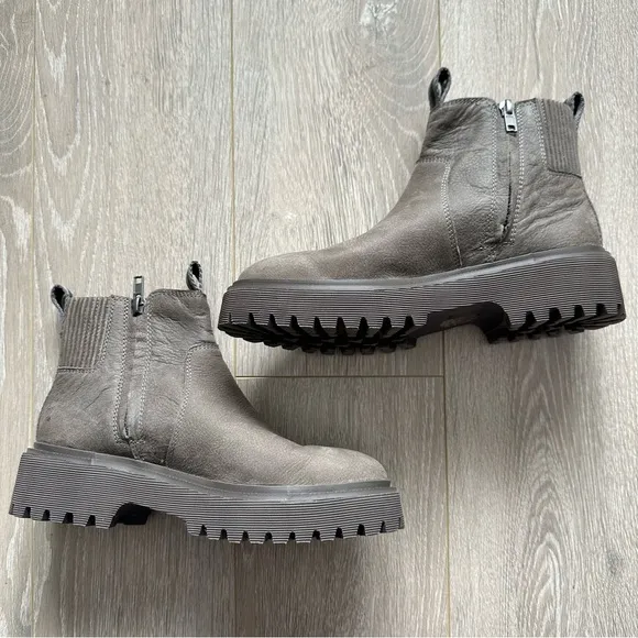 Madewell Boots Shoes The Henry Lugsole Boot in Nubuck Coastal Granite 7.5