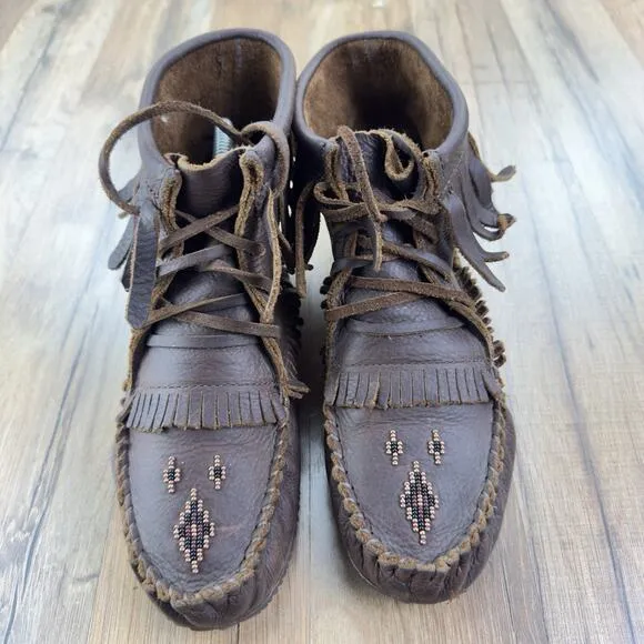 Manitobah Sz L7 Mukluks Harvester Fur Lined Beaded Fringed Suede Leather Vibram