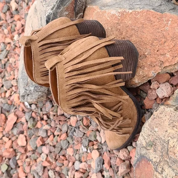 MATISSE ANTHRO Lambert Ankle Booties Boots 7.5 Saddle Fringe Moccasins Cowgirl