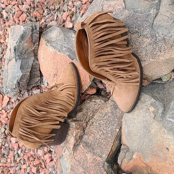 MATISSE ANTHRO Lambert Ankle Booties Boots 7.5 Saddle Fringe Moccasins Cowgirl