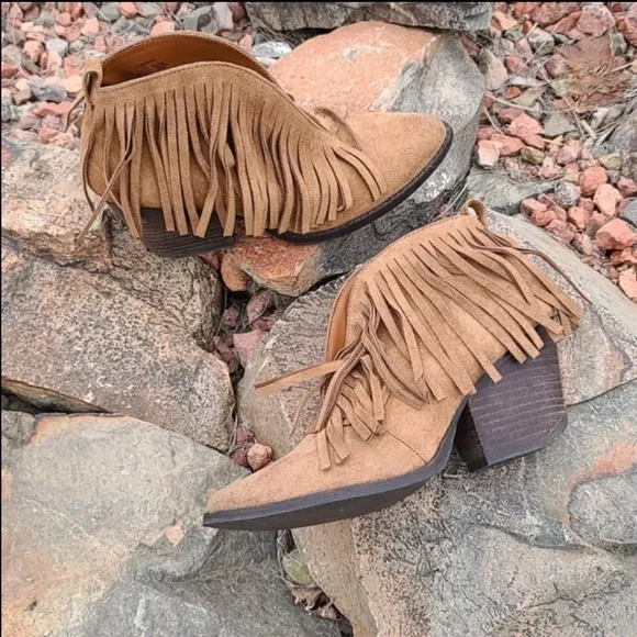MATISSE ANTHRO Lambert Ankle Booties Boots 7.5 Saddle Fringe Moccasins Cowgirl