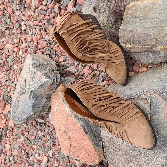 MATISSE ANTHRO Lambert Ankle Booties Boots 7.5 Saddle Fringe Moccasins Cowgirl